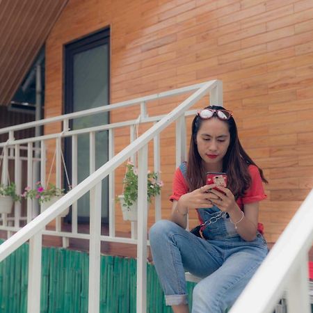 Pomelo Homestay Фонг Нха Екстериор снимка